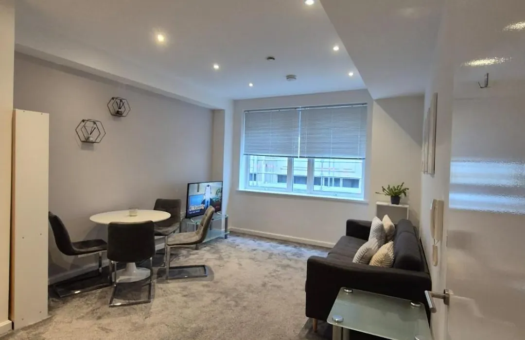 Modern 1- Bed Apartment In City Centre-1
